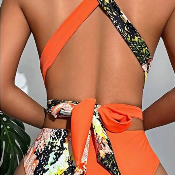 NWOT plunge neck one piece women’s swimsuit - Picture 2 of 3